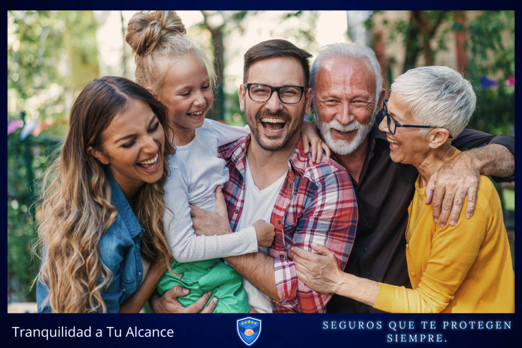 Familia feliz disfrutando de la vida protegida con Seguros Que Ayudan